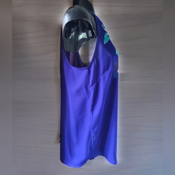 Kenar Sleeveless Floral Semi-Sheer Blouse - Picture 2 of 7